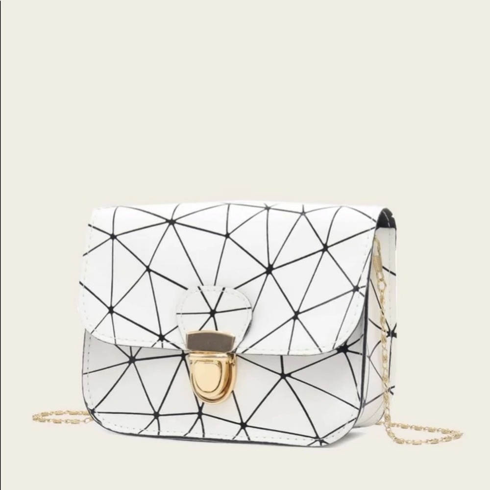 NEW Boutique! Geometric Push Lock Chain Crossbody